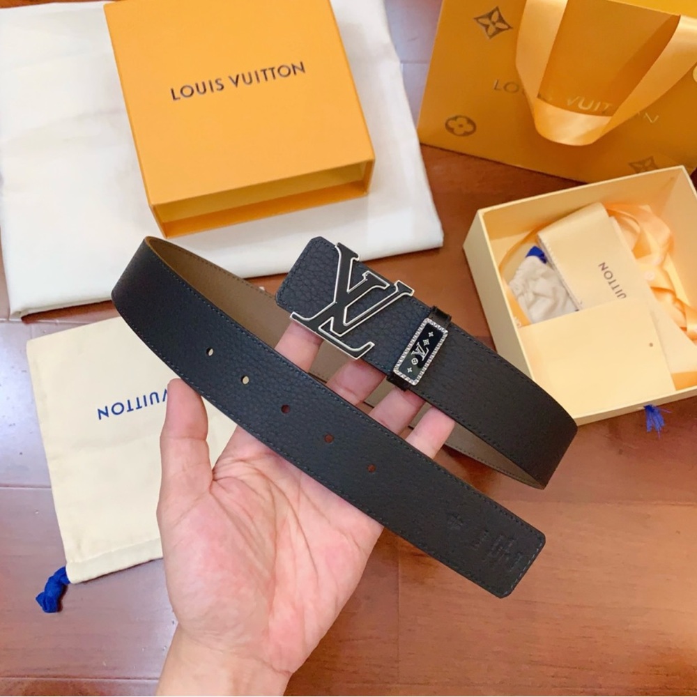 Authentic Luxury Louis Vuitton Leather Belt - Picture 4 of 14